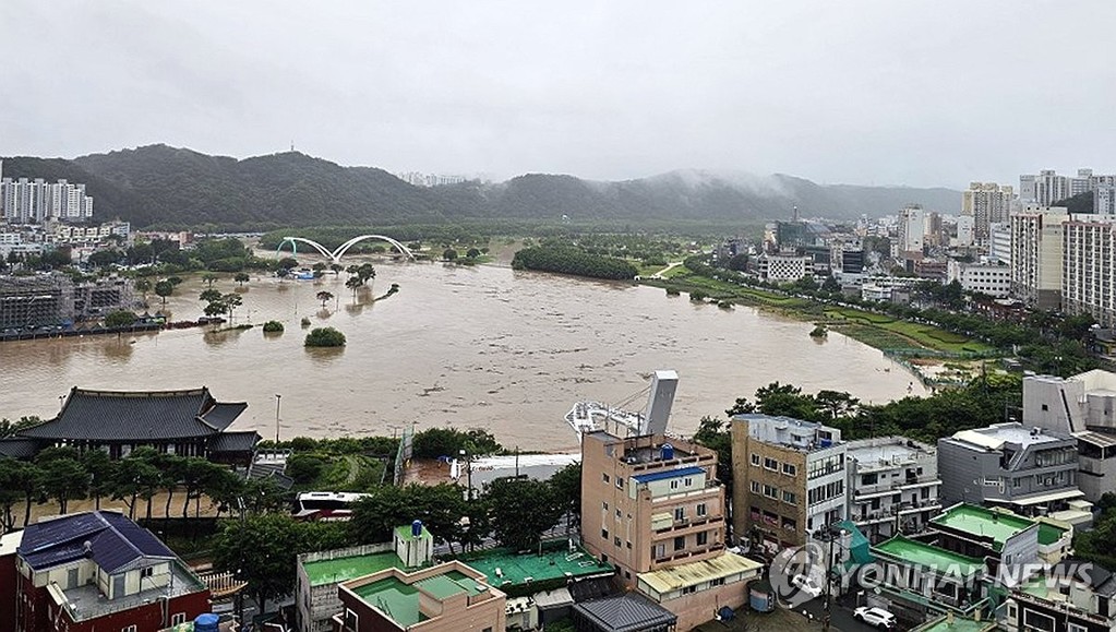 불어 난 태화강 (울산=연합뉴스) 19일 오전 울산에 많은 비가 내리면서 태화강이 불어 난 모습. 2025.7.19 [독자 손주영씨 제공. 재판매 및 DB 금지] canto@yna.co.kr