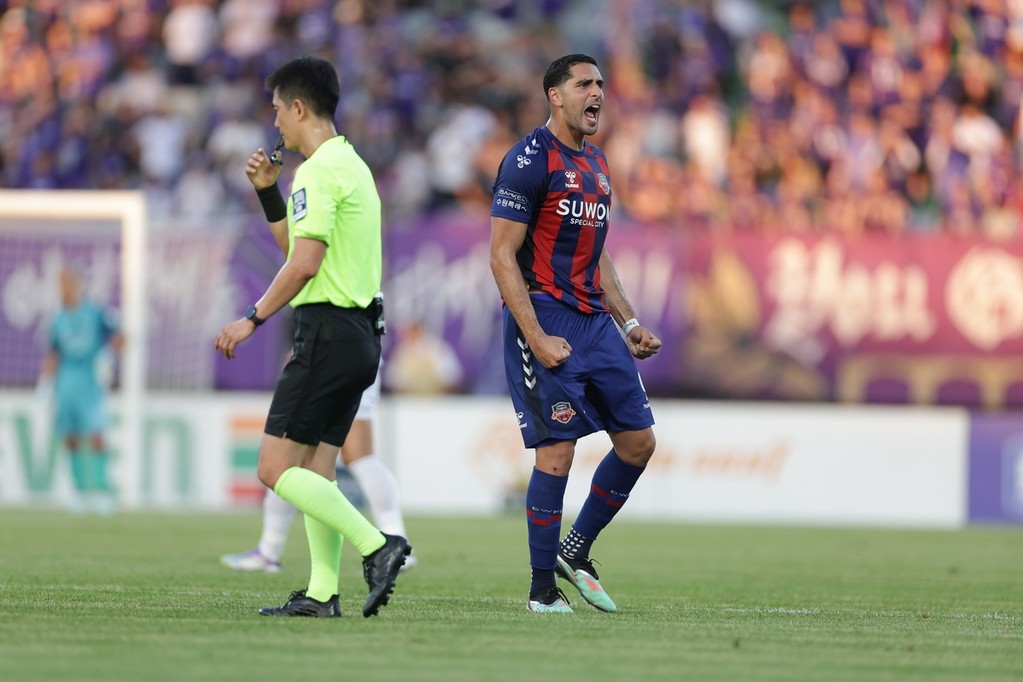 포효하는 수원FC의 싸박 [한국프로축구연맹 제공. 재판매 및 DB 금지]