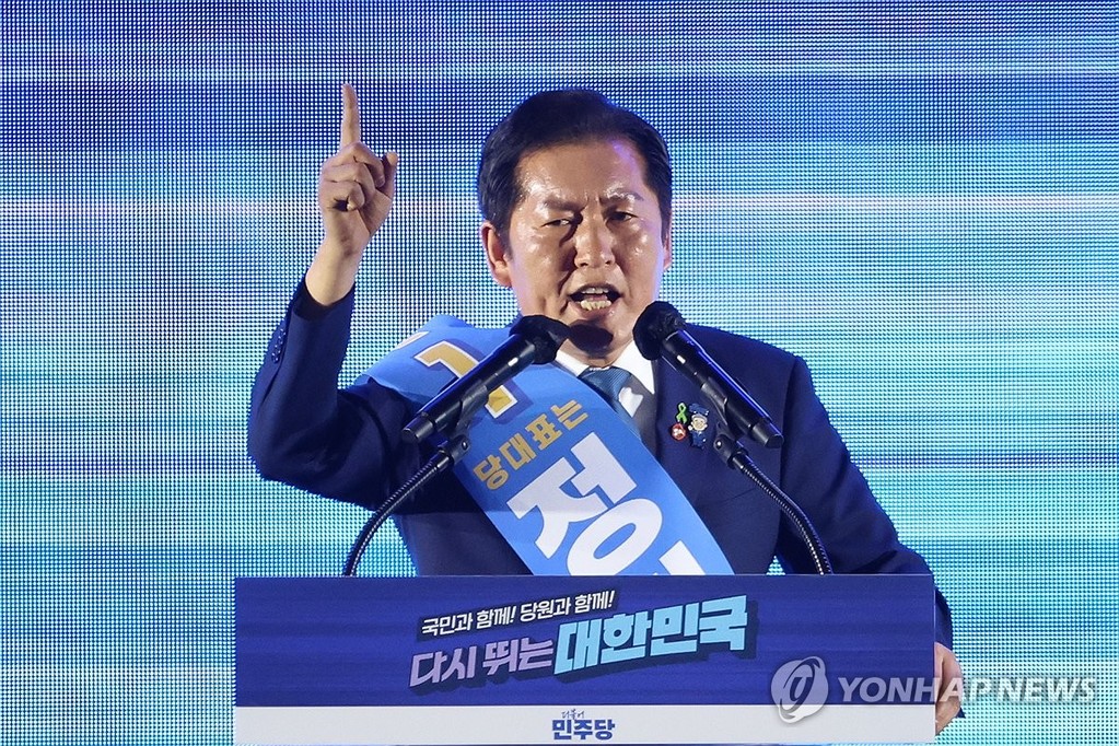 정청래 당대표 후보 정견 발표 (고양=연합뉴스) 김주성 기자 = 더불어민주당 정청래 당대표 후보가 2일 고양 킨텍스에서 열린 전국당원대회에서 정견발표를 하고 있다. 2025.8.2 utzza@yna.co.kr