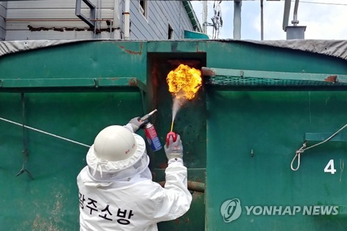 벌집 제거 현장 [서울시 소방재난본부 제공. 재판매 및 DB 금지]