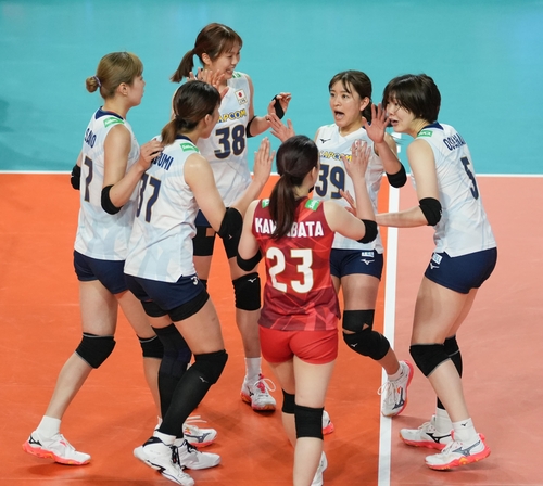 득점 후 기뻐하는 일본 여자배구 대표팀 선수들 [대한배구협회 제공. 재판매 및 DB 금지]
