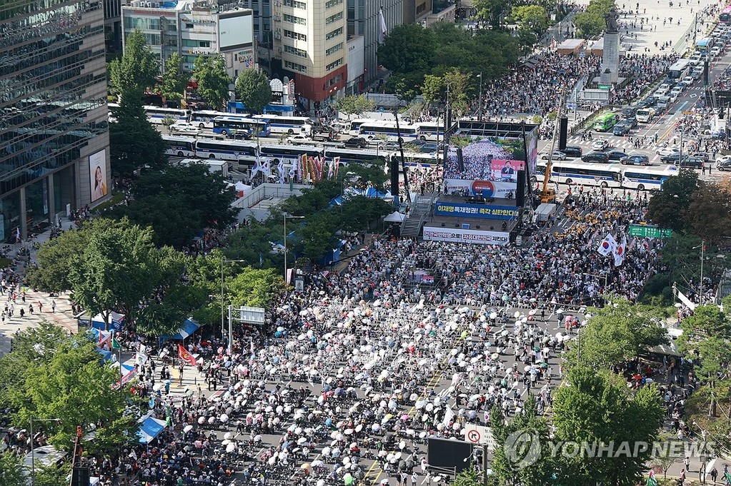 대국본 주최 광화문 국민대회 (서울=연합뉴스) 신현우 기자 = 16일 서울 세종대로에서 대한민국바로세우기국민운동본부 주최
