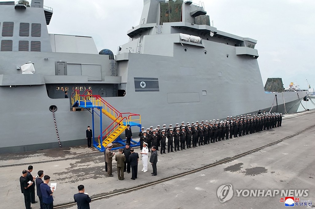 김정은, 구축함 