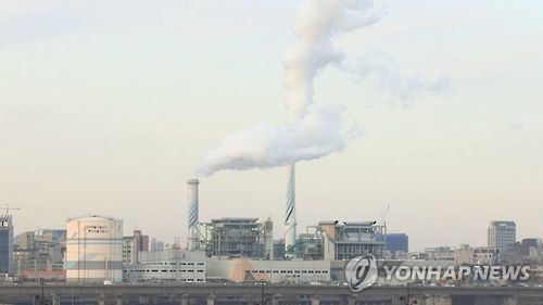 공장 굴뚝에서 뿜어져 나오는 연기. [연합뉴스TV 캡처. 재판매 및 DB 금지]