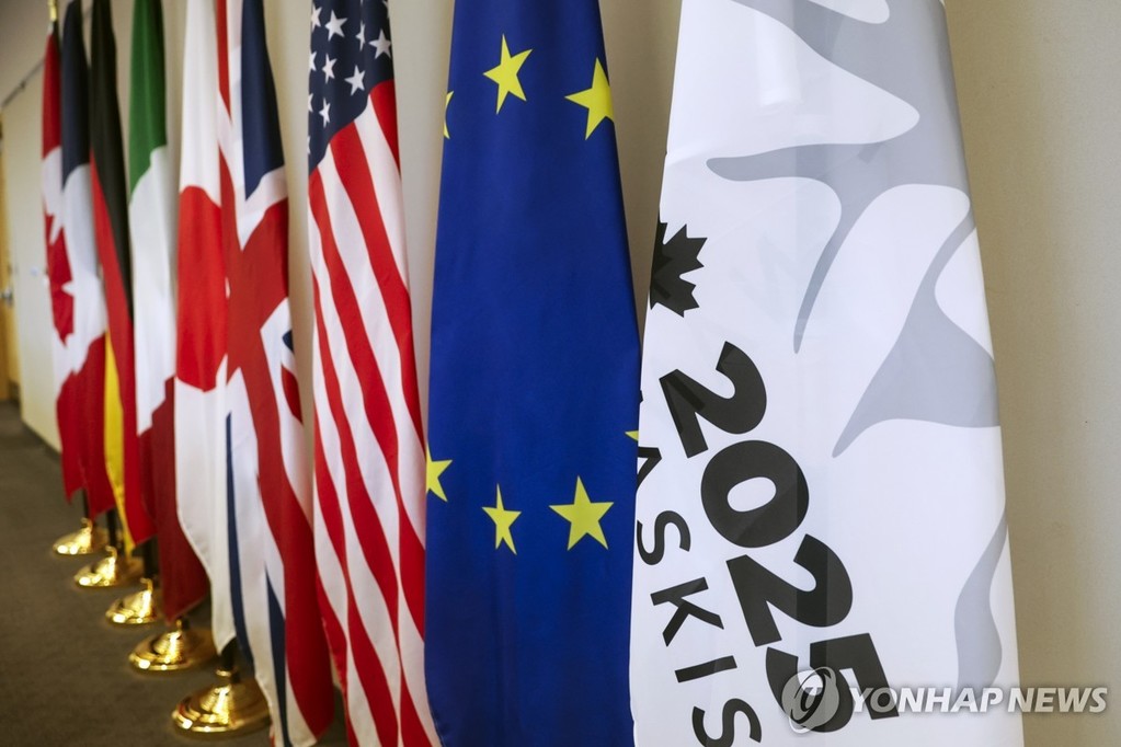 2025년 G7 의장국 캐나다서 열린 G7 정상회의장의 깃발들CANADA G7 SUMMIT EPA=연합뉴스. 재판매 및 DB 금지