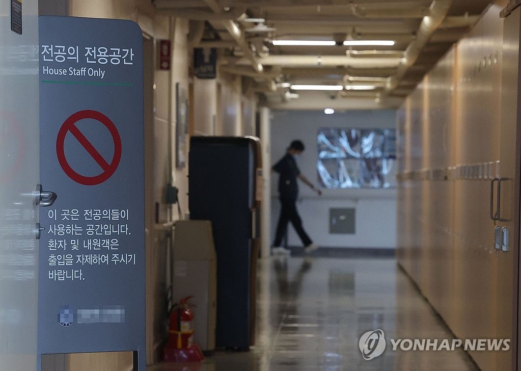 사직 전공의 등을 대상으로 한 하반기 전공의 모집 (서울=연합뉴스) 류영석 기자 = 사직 전공의 등을 대상으로 한 하반기 전공의 모집을 하루 앞둔 10일 서울의 한 대학 병원 전공의 공간 모습. 2025.8.10 ondol@yna.co.kr