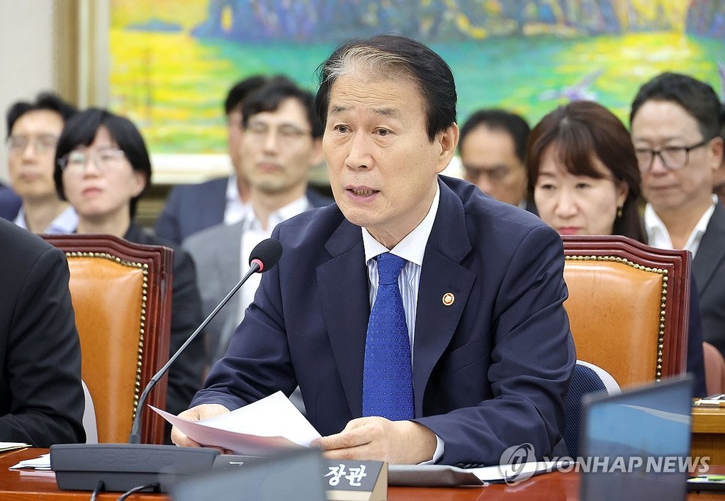 정무위 참석한 권오을 장관 (서울=연합뉴스) 류영석 기자 = 권오을 국가보훈부 장관이 21일 국회에서 열린 정무위원회에서 인사말을 하고 있다. 2025.8.21 ondol@yna.co.kr