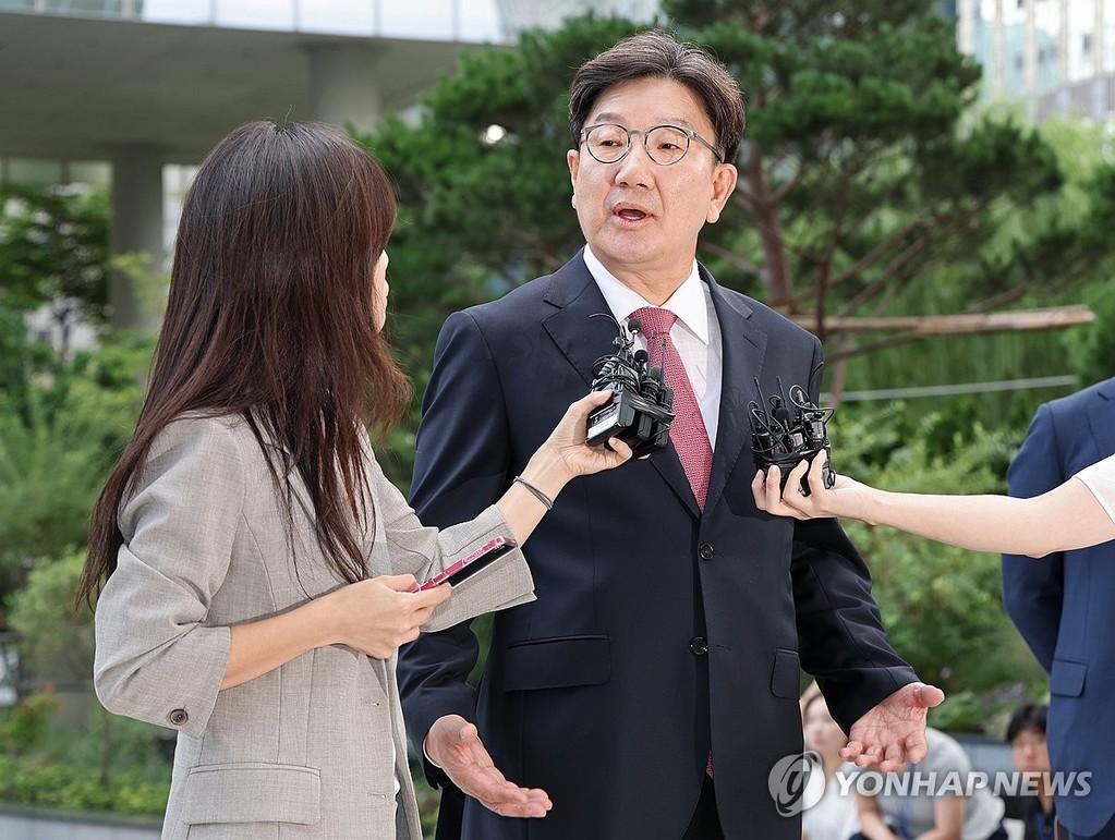 권성동, 김건희특검 피의자 조사 출석…