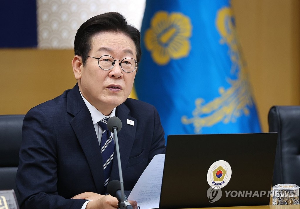 이재명 대통령, 국무회의 주재 (세종=연합뉴스) 김도훈 기자 = 이재명 대통령이 16일 정부세종청사에서 제42회 국무회의를 주재하고 있다. 2025.9.16 superdoo82@yna.co.kr