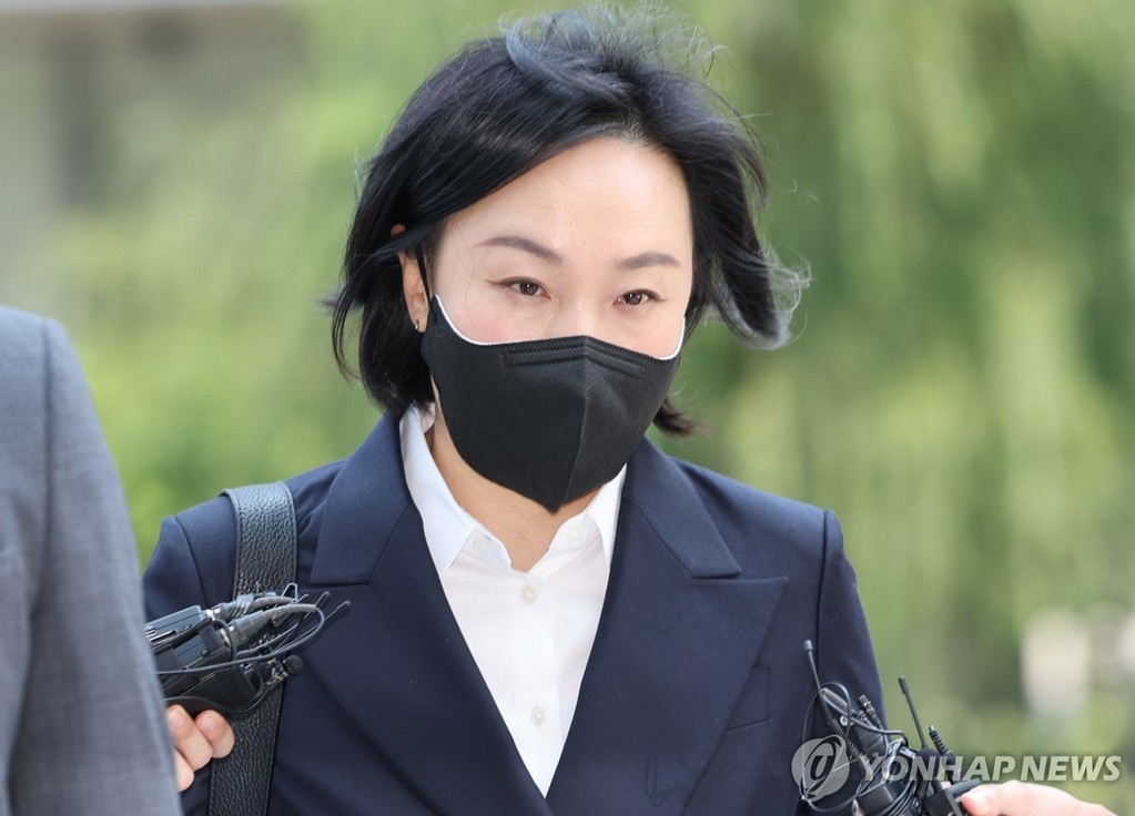 특검 출석하는 유경옥 전 행정관 (서울=연합뉴스) 이진욱 기자 = 김건희 여사의 