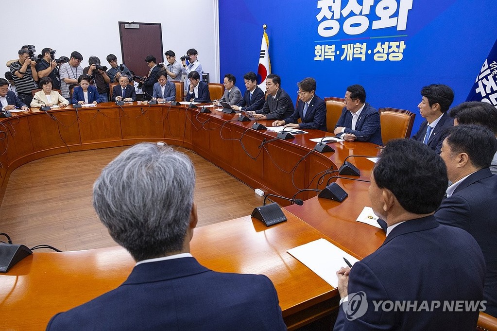 (서울=연합뉴스) 황광모 기자 = 더불어민주당 김병기 원내대표가 18일 국회에서 열린 정책조정회의에서 양평고속도로 노선 변경 의혹과 관련해 발언하고 있다. 2025.9.18 hkmpooh@yna.co.kr