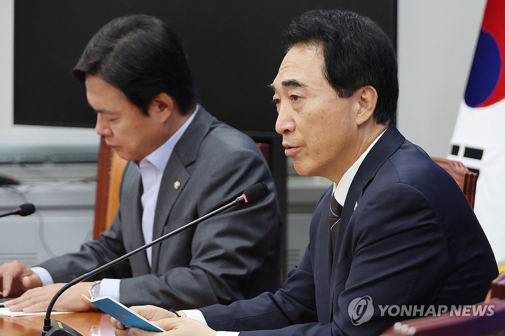 민주당 박수현 수석대변인 기자간담회 (서울=연합뉴스) 김주성 기자 = 더불어민주당 박수현 수석대변인이 26일 서울 여의도 국회에서 부동산 대책 등 현안 관련 기자간담회를 하고 있다. 2025.10.26 utzza@yna.co.kr
