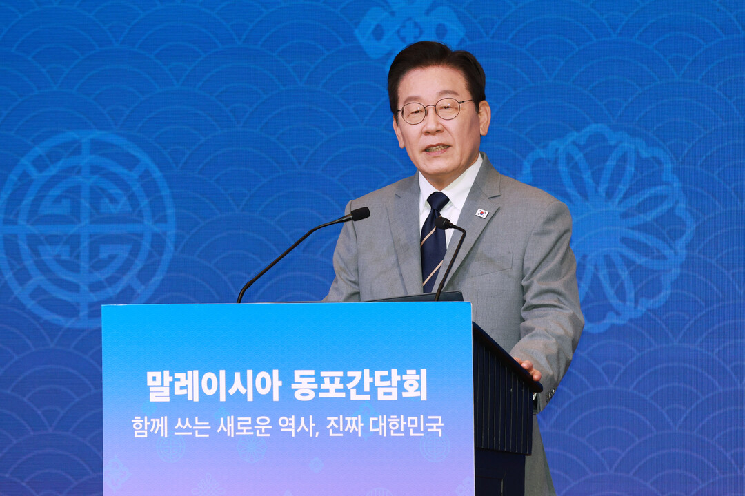 李대통령 국정 지지율 51.2%…&q...
