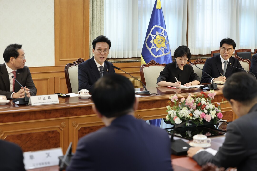 김민석 국무총리, 한·중 지사성장회의 대표단 접견