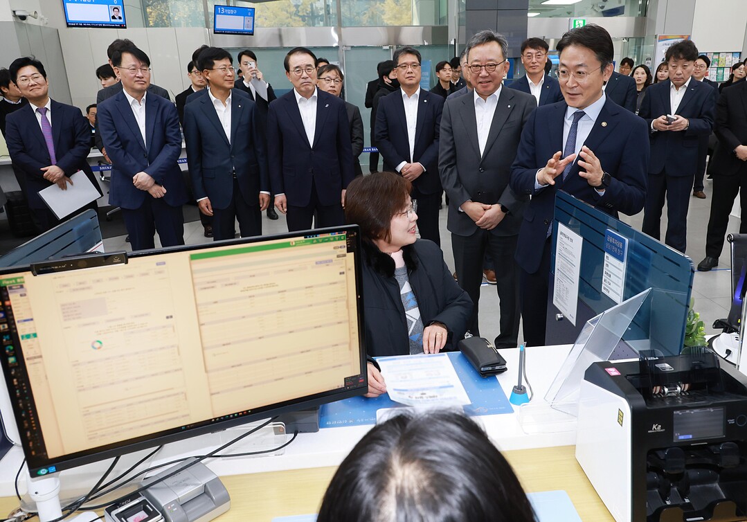 금융위, 오프라인 오픈뱅킹·마이데이터 시행 점검