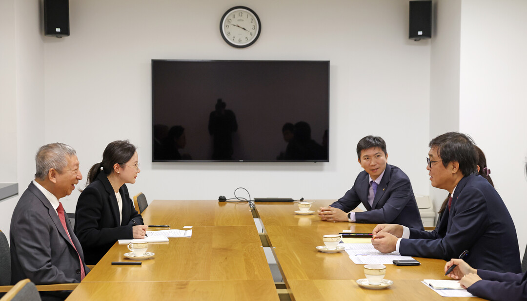 문체부 최휘영 장관, 세르미앙 응 IOC위원 면담