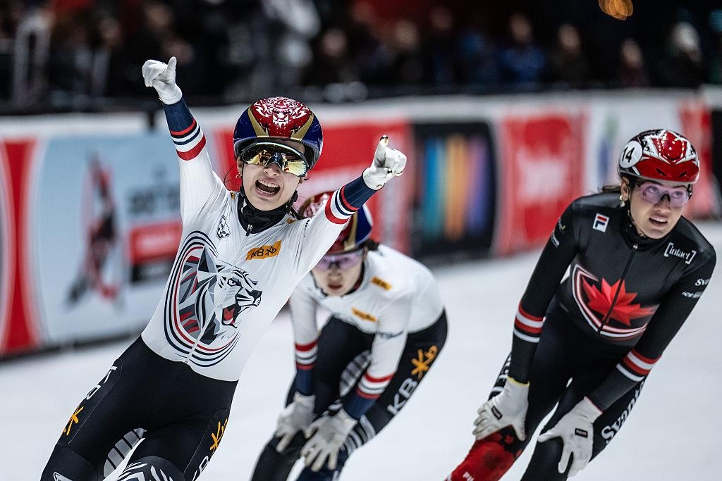 세리머니 펼치는 김길리(왼쪽) [ISU 홈페이지 캡처. 재배포 및 DB 금지]