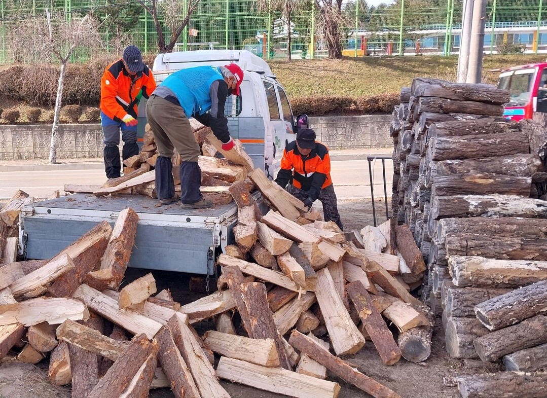 산림청, 취약계층 ‘사랑의 땔감’ 지원