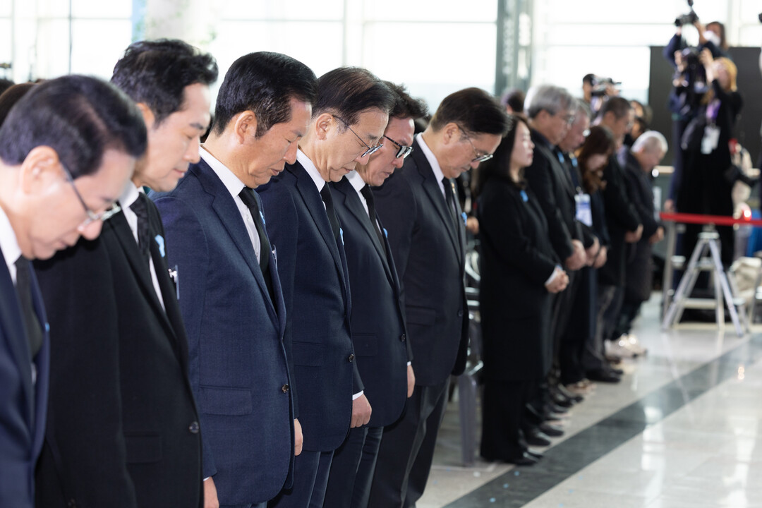 12.29 여객기 참사 1주기 공식 추모식 개최