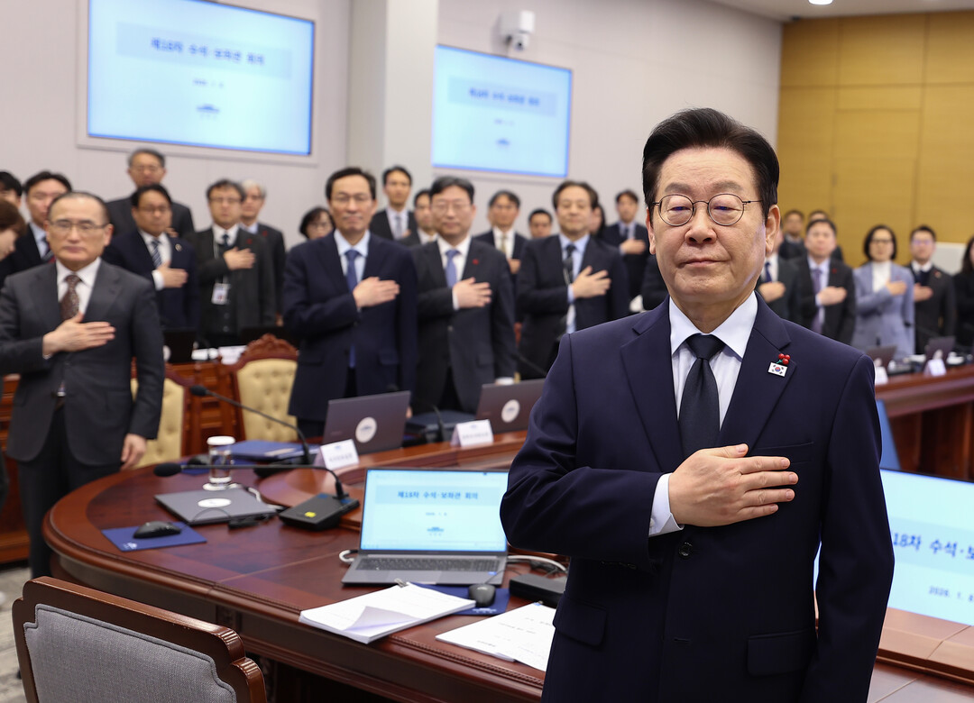 李대통령, 강소기업 만나 재성장률 반...