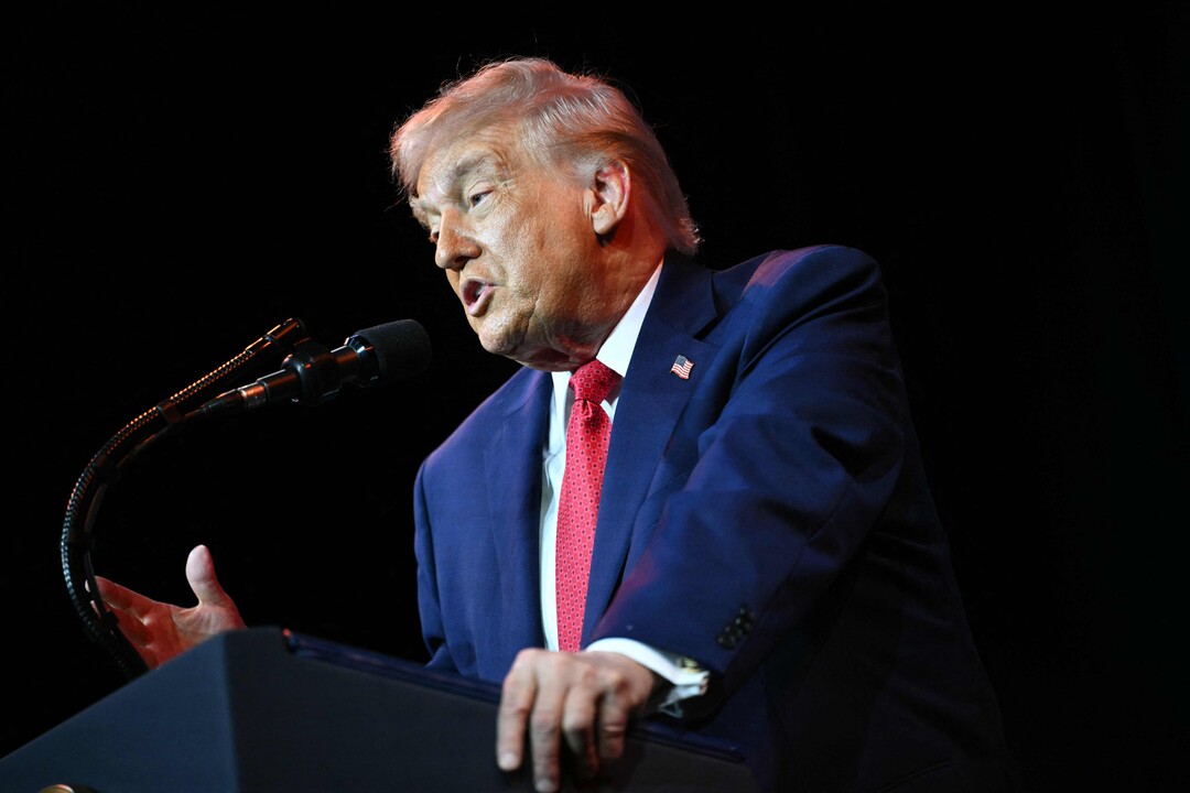 "트럼프, 이란 군사 타격 선택지 보고 받아…최종 결정 고심 중"