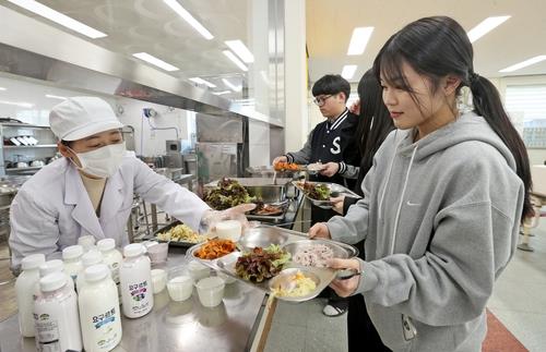 학교급식 [연합뉴스 자료사진]