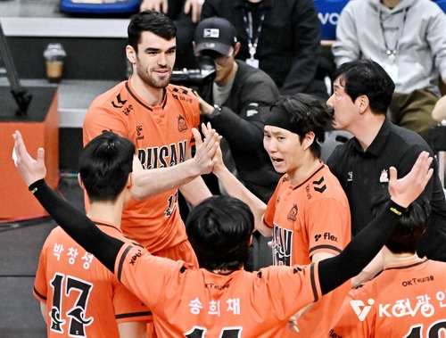 득점 후 기뻐하는 OK저축은행 선수들 [한국배구연맹 제공. 재판매 및 DB 금지]
