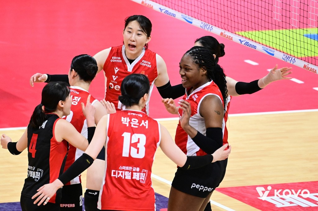 파이팅 외치는 페퍼저축은행 선수들 [한국배구연맹 제공. 재판매 및 DB 금지]