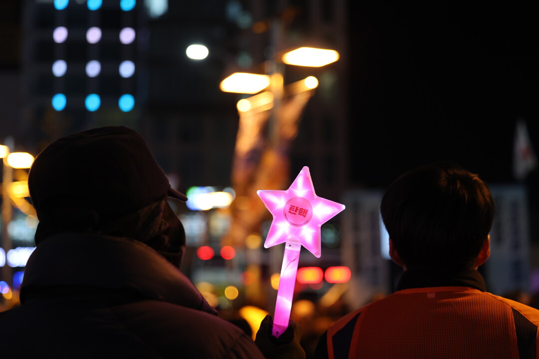 계엄 막은 韓 시민, 노벨평화상 추천...