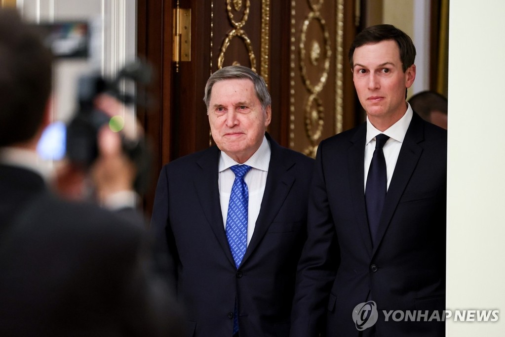 윗코프 특사(왼쪽)와 재러드 쿠슈너 [타스=연합뉴스 자료사진. 재판매 및 DB 금지]