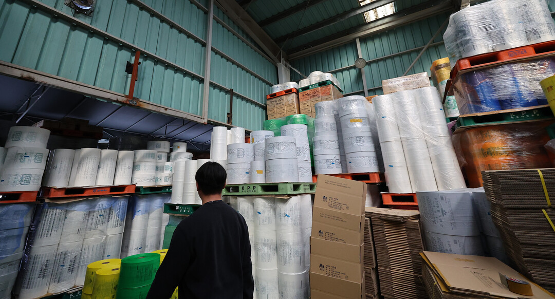 원료가격 뛴 종량제봉투, 계약단가 반...