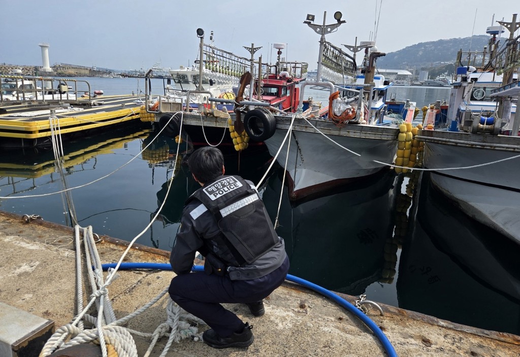항포구 안전점검하는 해경 [제주해양경찰서 제공, 재판매 및 DB 금지]