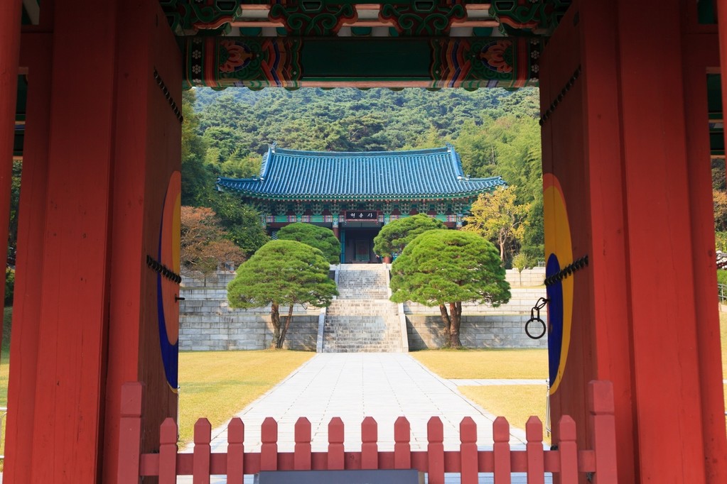 충무문에서 바라본 현충사 2015년 촬영한 사진 [국가유산청 국가유산포털 제공. 재판매 및 DB 금지]