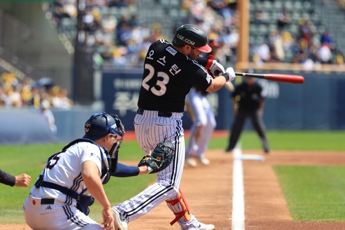 적시타 때리는 오스틴 딘 [LG 트윈스 제공. 재배포 및 DB 금지]