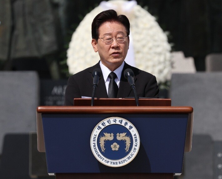 이재명 대통령이 19일 서울 강북구 국립 4&middot;19민주묘지에서 열린 4&middot;19혁명 기념식에 참석해 기념사(사진=연합뉴스)