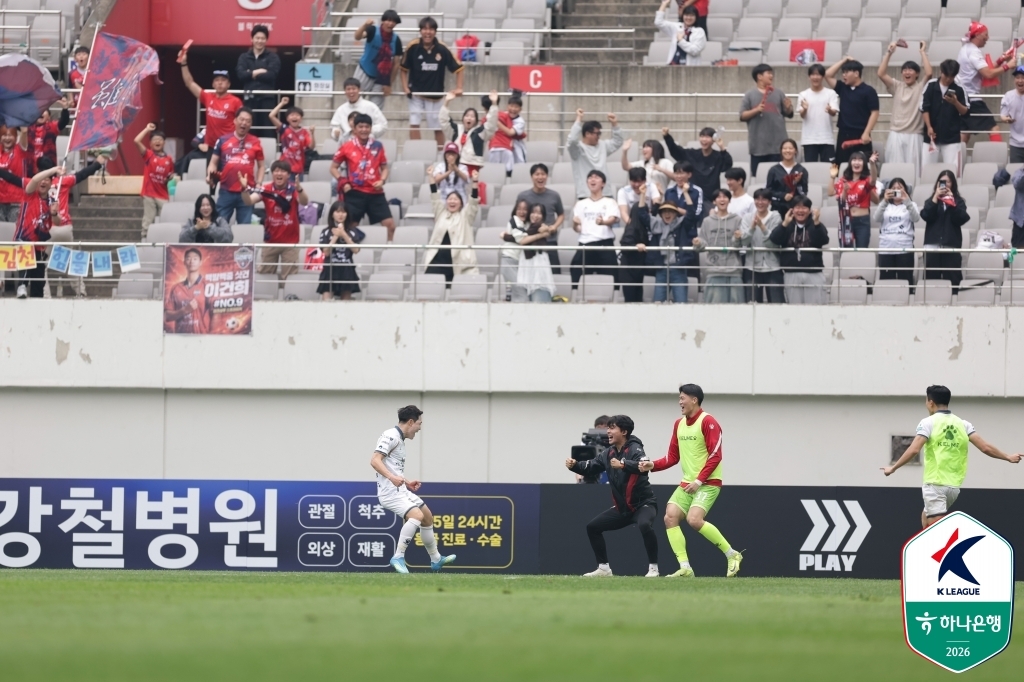 역전 결승골을 터트린 김천 김인균의 세리머니 모습. [한국프로축구연맹 제공. 재판매 및 DB 금지]