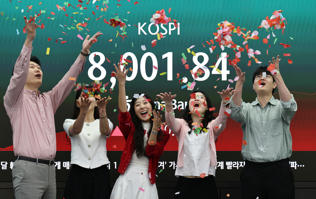 코스피, 8,000 뚫었다…'...