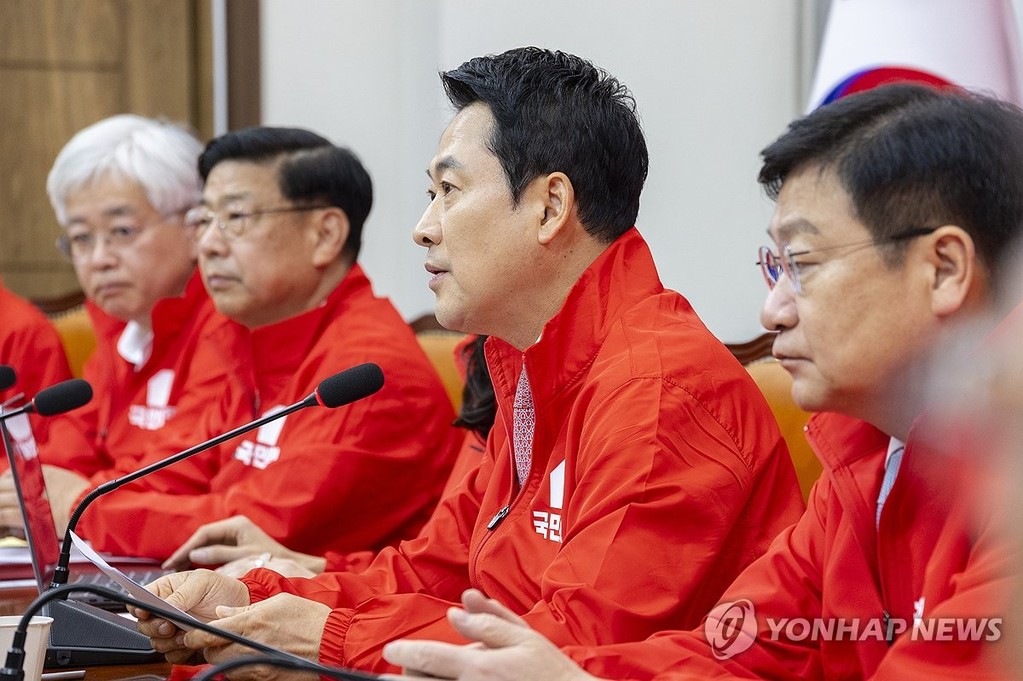 국민의힘 장동혁 중앙선거대책위원회의 발언 (서울=연합뉴스) 황광모 기자 = 국민의힘 장동혁 대표가 15일 국회에서 열린 중앙선거대책위원회 회의에서 발언하고 있다. 2026.5.15 hkmpooh@yna.co.kr