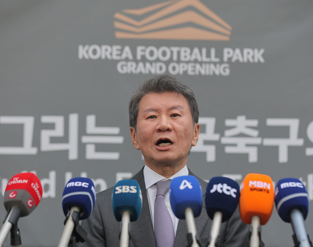 '13년만의 퇴진' 정...
