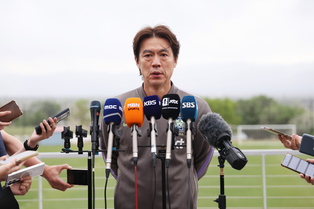 홍명보, 정몽규 사의에 "굉...