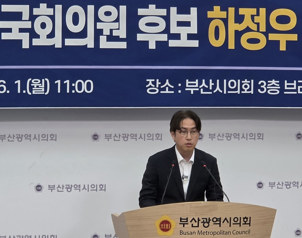 지지 호소하는 민주당 하정우 후보 촬영 오수희 기자