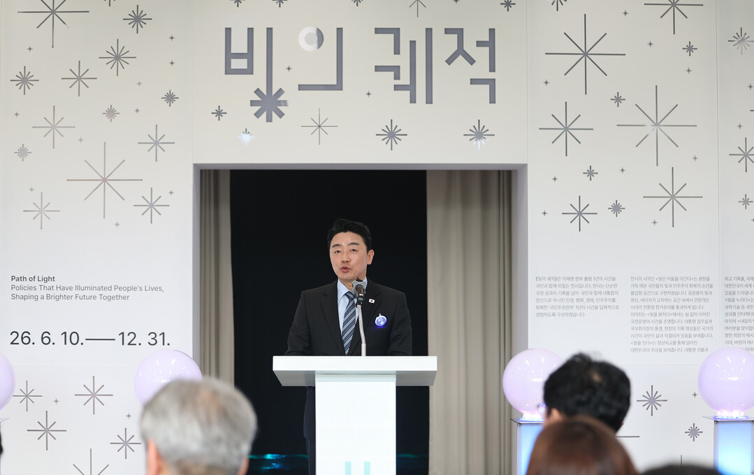 강훈식 비서실장 "부실투표에 입법부 역할 할 때…대통령 환송보다 중요"