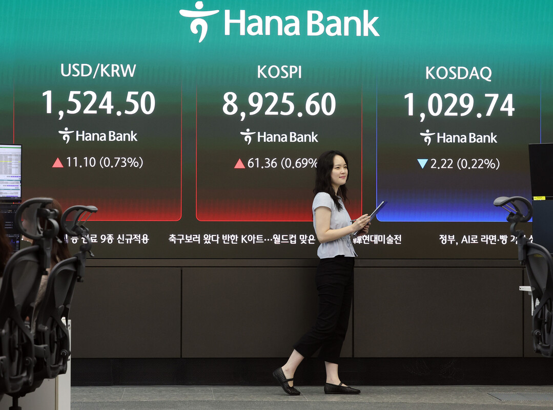 코스피, 장중 사상 첫 ‘9천피’ 도...