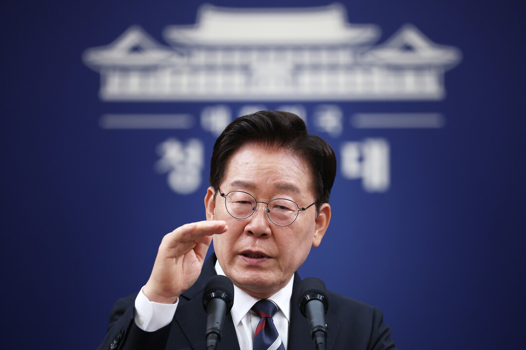李대통령 "선관위 근본적 개혁 필요…원포인트 개헌이라도 해야"