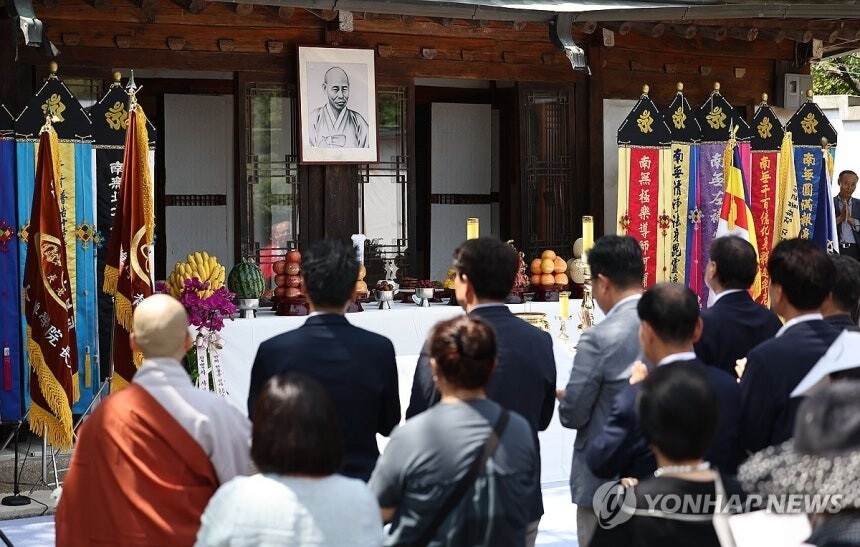 권오을 장관, 한용운 선생, "불교계의 독립운동 주도···저항시 통해 불굴의 민족정신 일깨워"