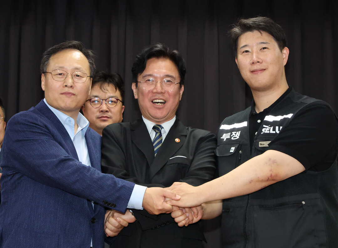 노 "사회적 재분배" vs 사 "투자 우선"…초과이익 배분 '온도차'
