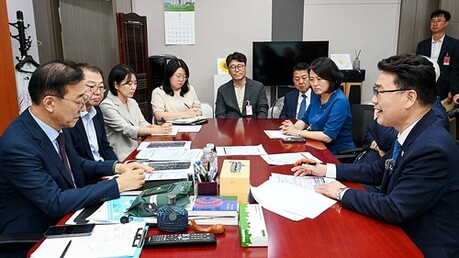 경기 의정부시, 국토부에 지하철 8호선 연장 시민 서명부 전달