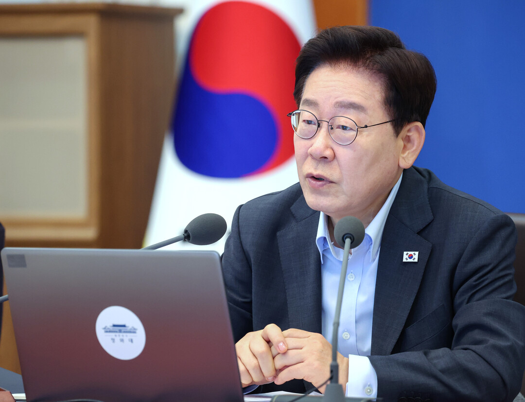 이 대통령 “100억대 부동산 양도소득에도 세금 몇 억…형평 안 맞아”