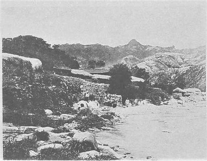 1892년 일본인 사진가에 의해 촬영된 조지서와 사천(홍제천) [종로구청 제공]